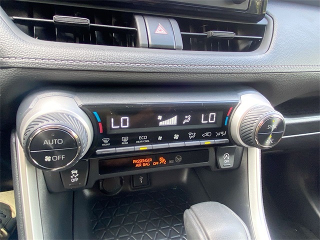 2021 Toyota RAV4 XLE photo 11