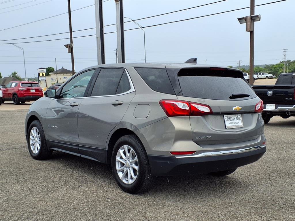 2018 Chevrolet Equinox LT photo 2