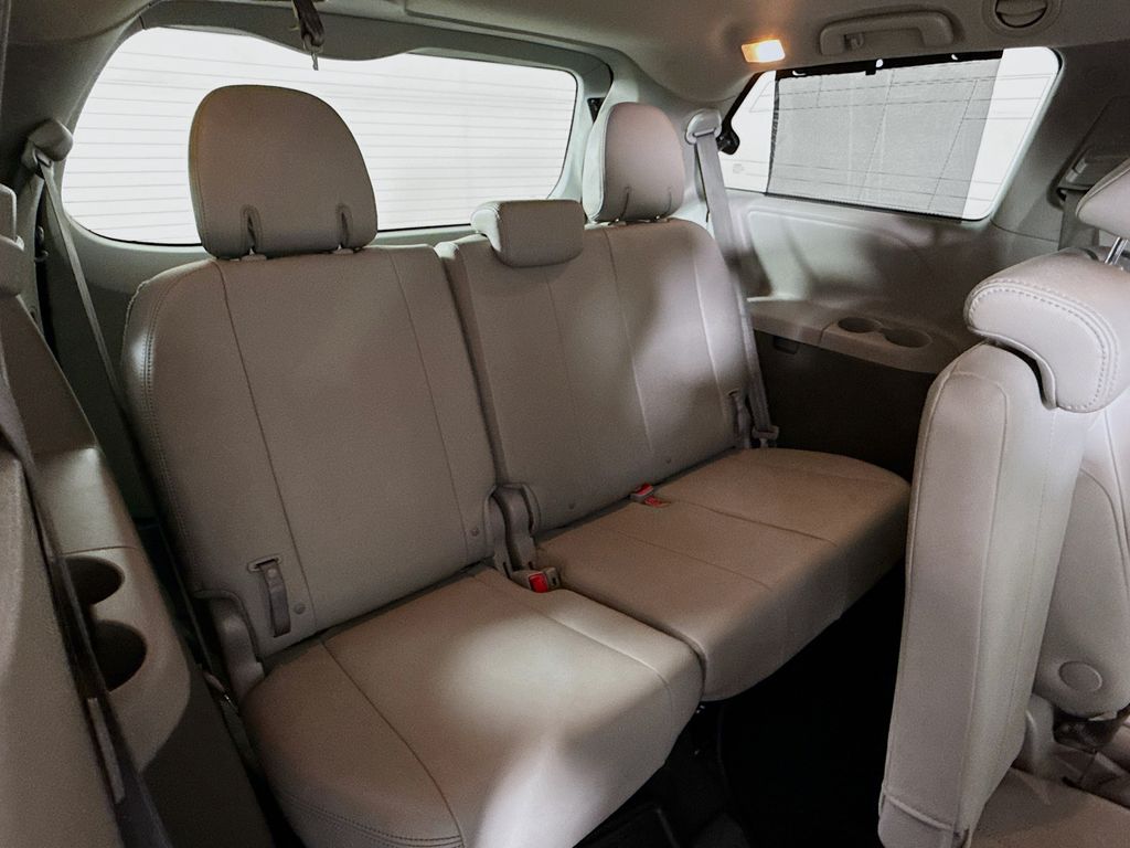 2018 Toyota Sienna XLE Premium photo 27