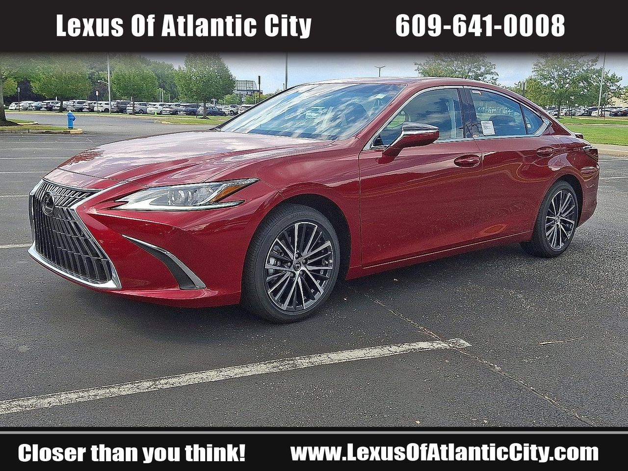 2025 Lexus ES 300h photo 3