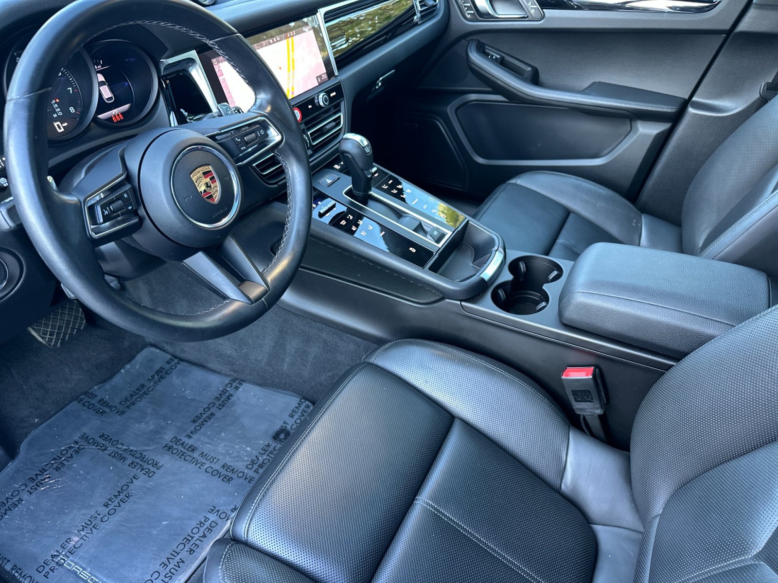 2023 Porsche Macan T photo 4