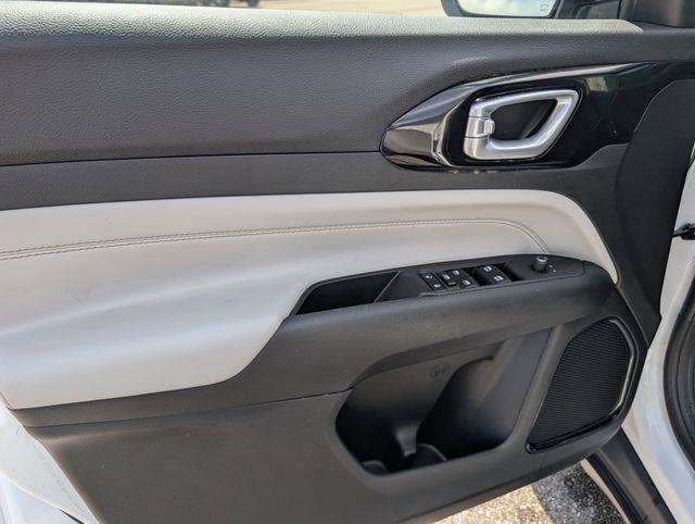 2023 Jeep Compass Limited photo 11
