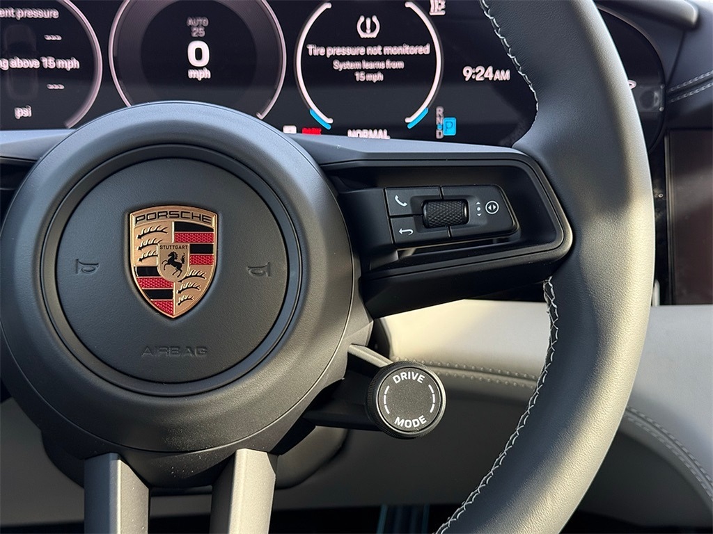 2025 Porsche Taycan 4S photo 18