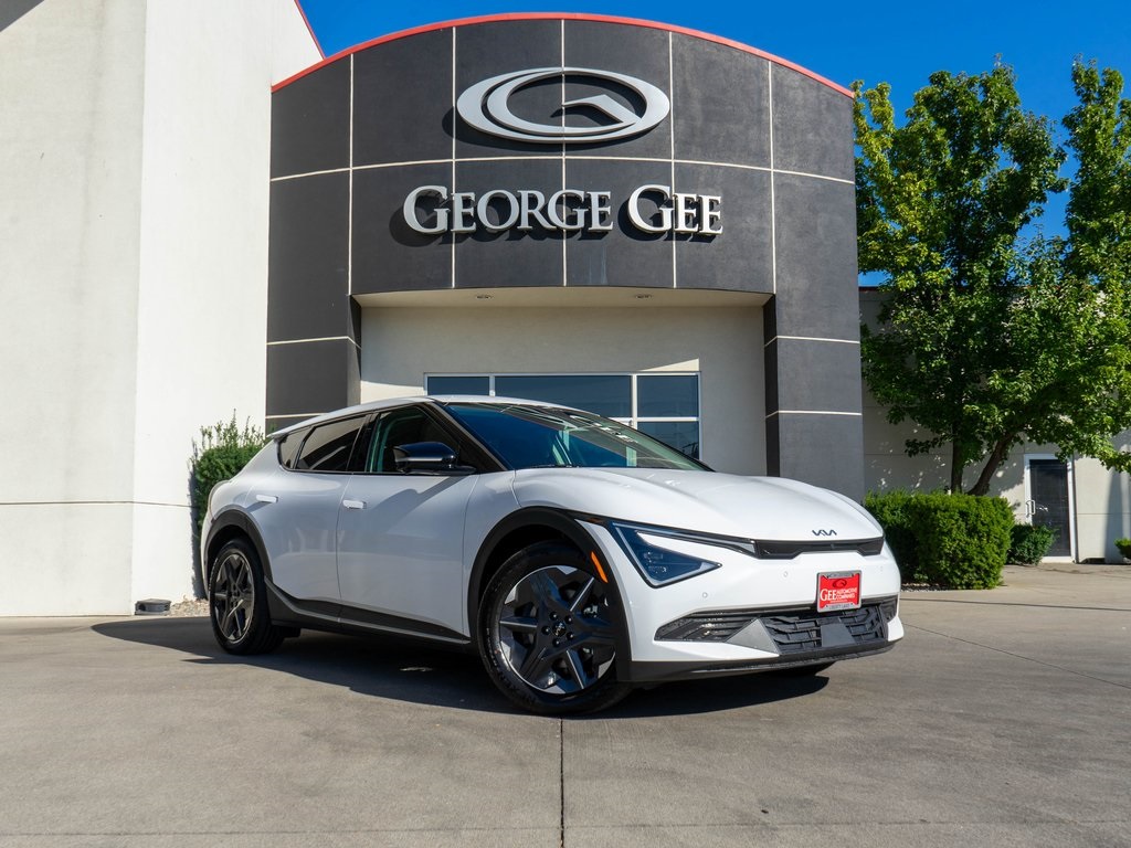 2025 Kia EV6 Light L/R's photo