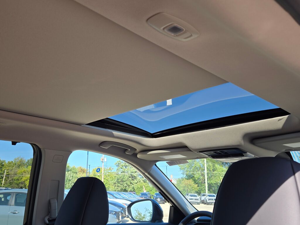 2026 Nissan Rogue SV photo 6