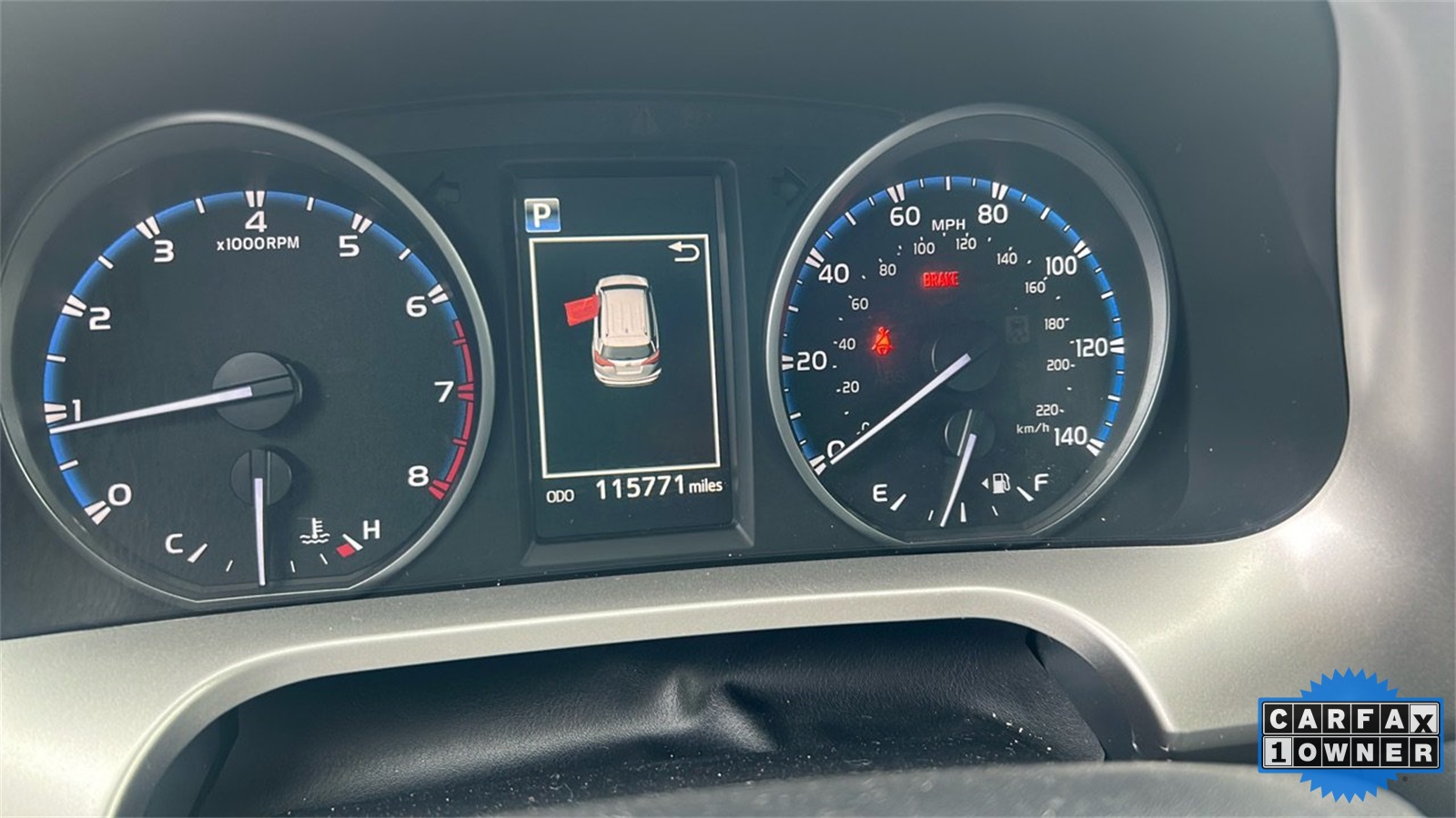 2017 Toyota RAV4 LE photo 3