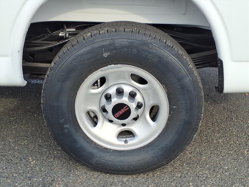 2025 Gmc Savana Cargo 3500 photo 2