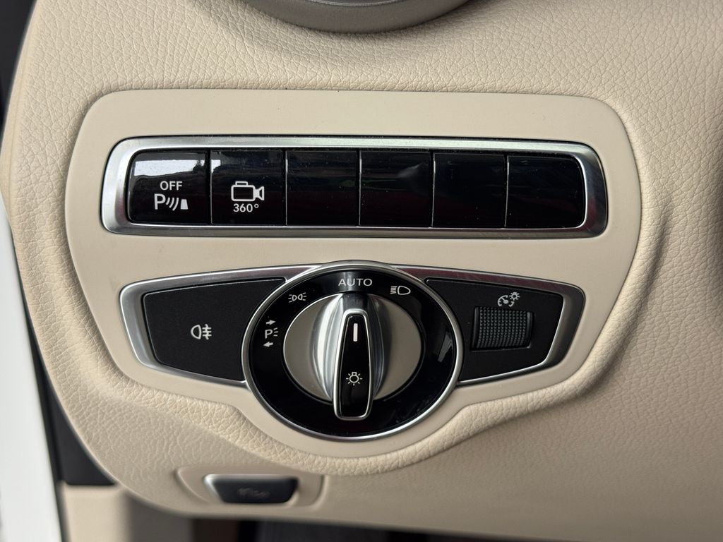 2017 Mercedes Benz GLC 300 4MATIC photo 24