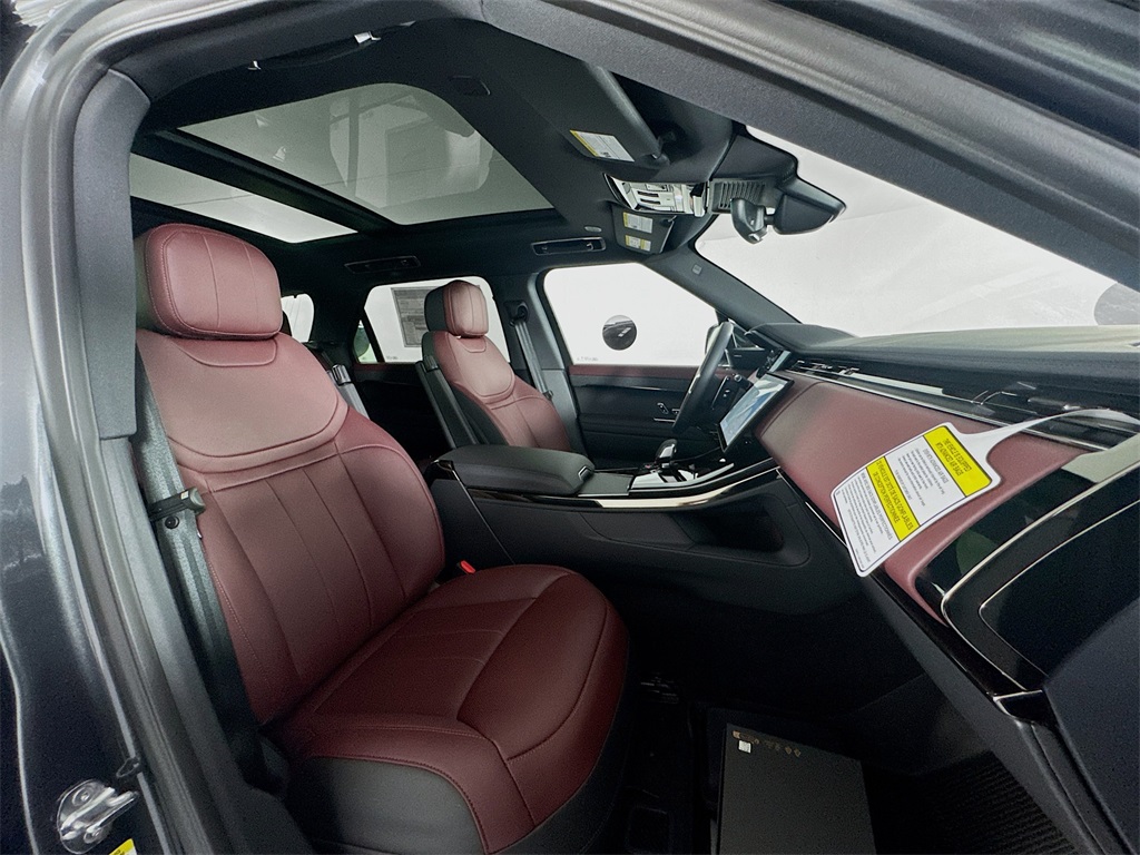 2025 Land Rover Range Rover Sport SE photo 24