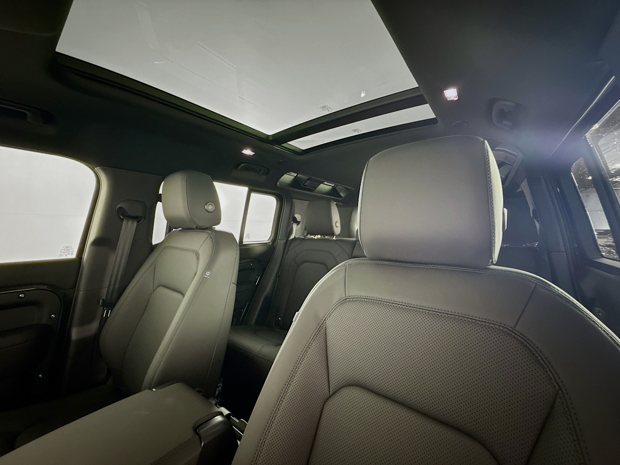 2025 Land Rover Defender 110 S photo 13