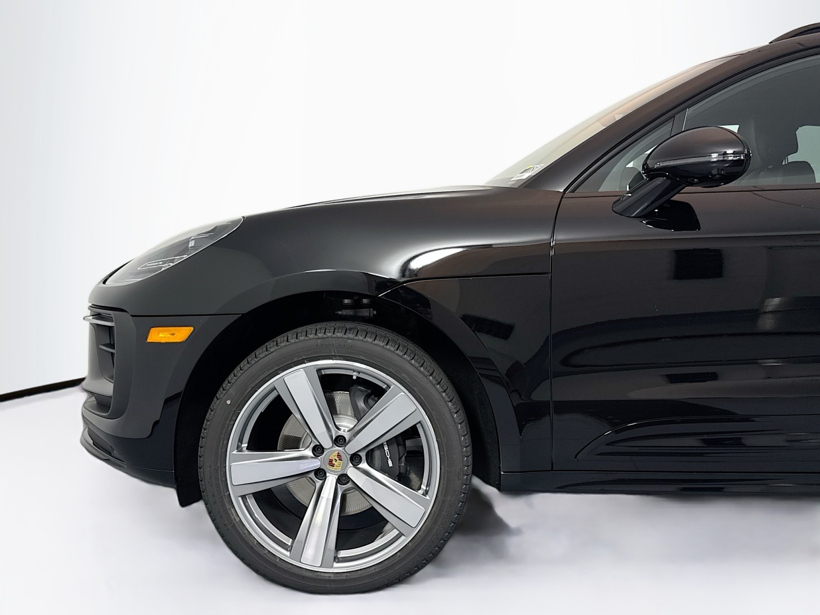 2025 Porsche Macan T photo 24