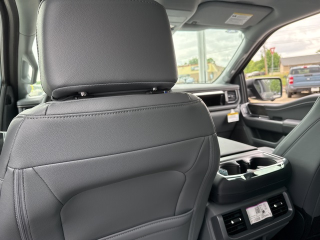 2025 Ford F-150 Lightning photo 17