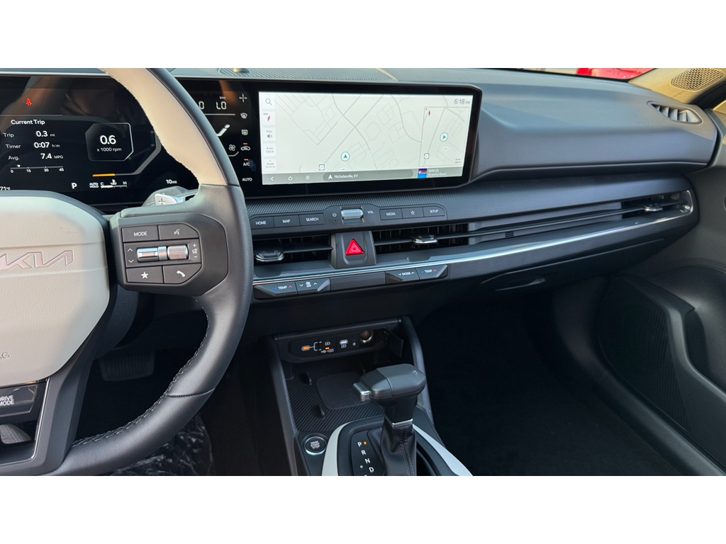 2025 Kia K4 GT-Line photo 18