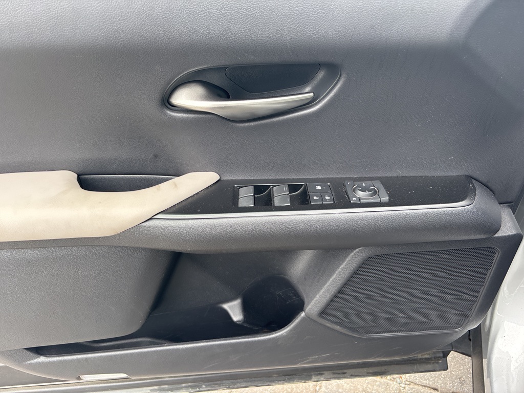 2020 Lexus UX 250h Premium photo 13
