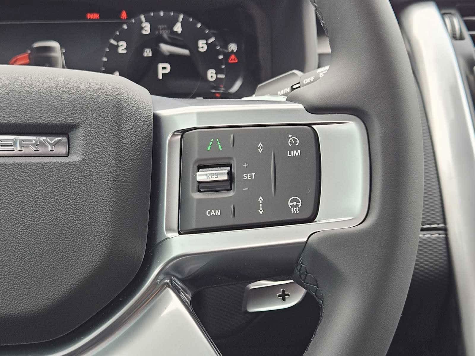 2025 Land Rover Discovery SE photo 29