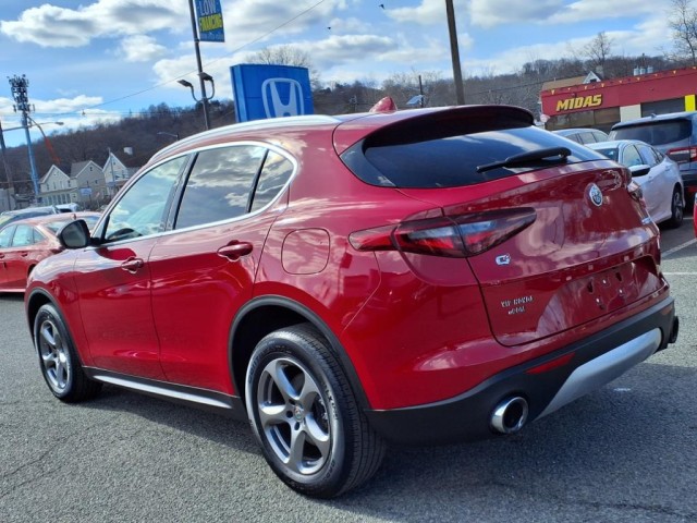 2021 Alfa Romeo Stelvio Sport Base photo 4