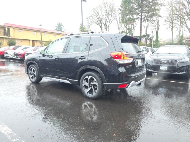 2023 Subaru Forester Touring photo 4