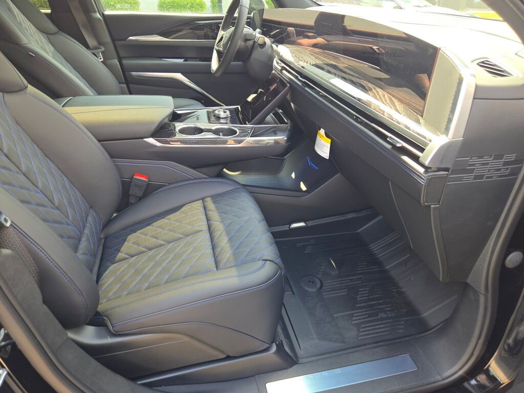 2026 Cadillac Escalade IQ Luxury photo 7