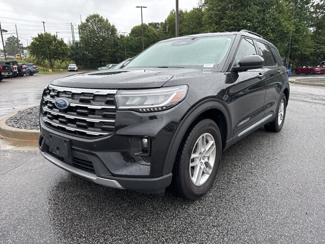 2025 Ford Explorer photo 2