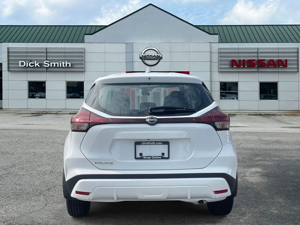 2025 Nissan Kicks Play S photo 3