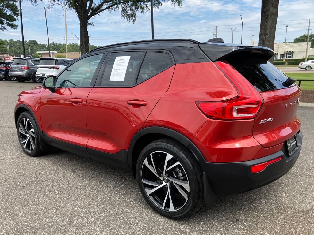 2021 Volvo XC40 R-Design photo 8
