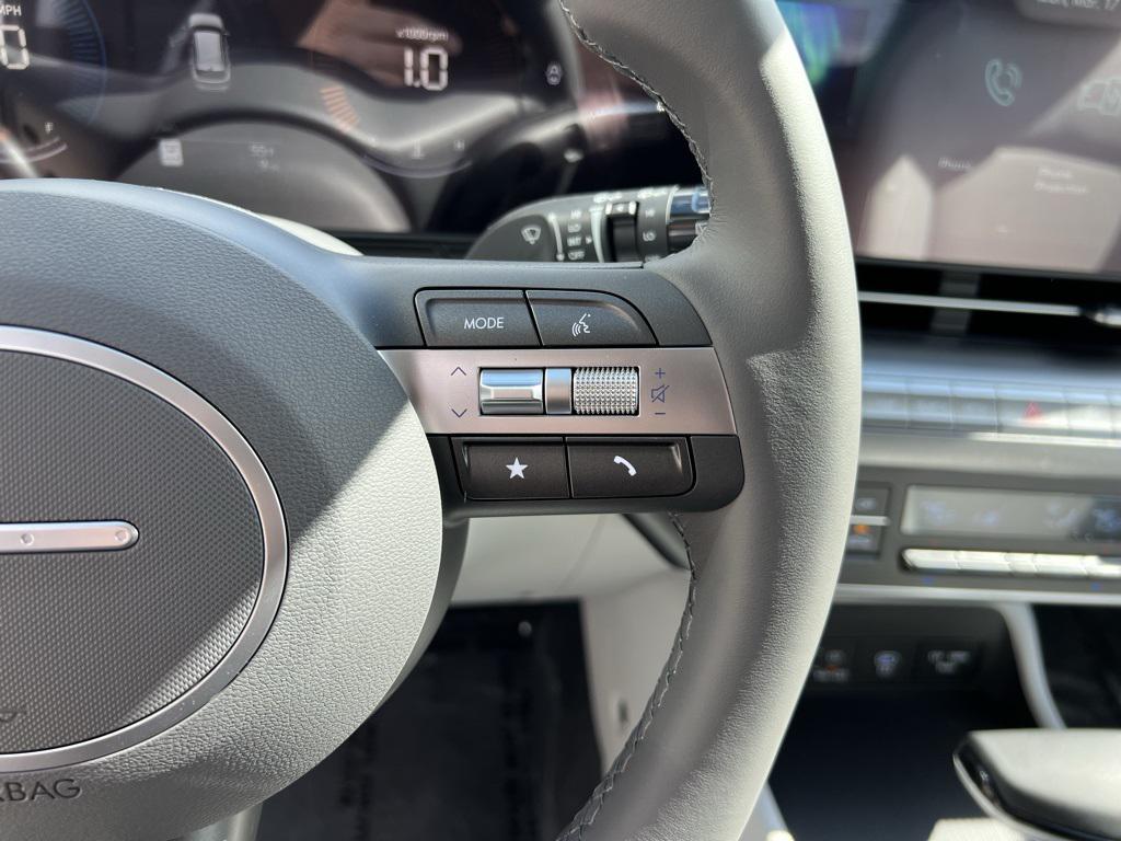 2025 Hyundai Kona SEL photo 14