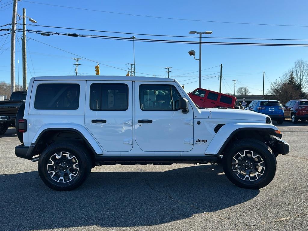 2025 Jeep Wrangler Sahara photo 8