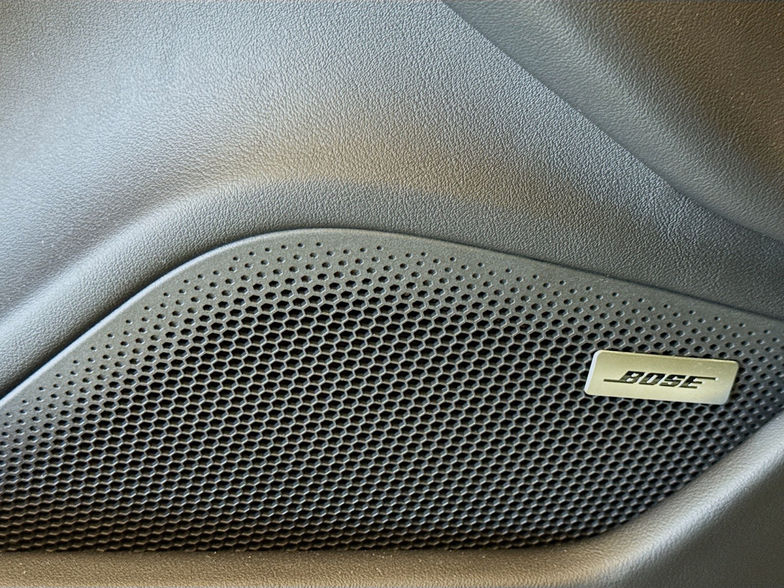 2025 Porsche Taycan 4S photo 12
