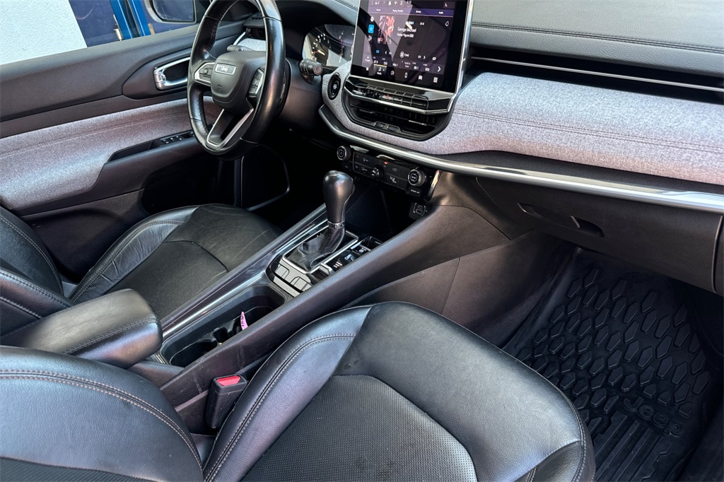 2022 Jeep Compass Latitude Lux photo 15