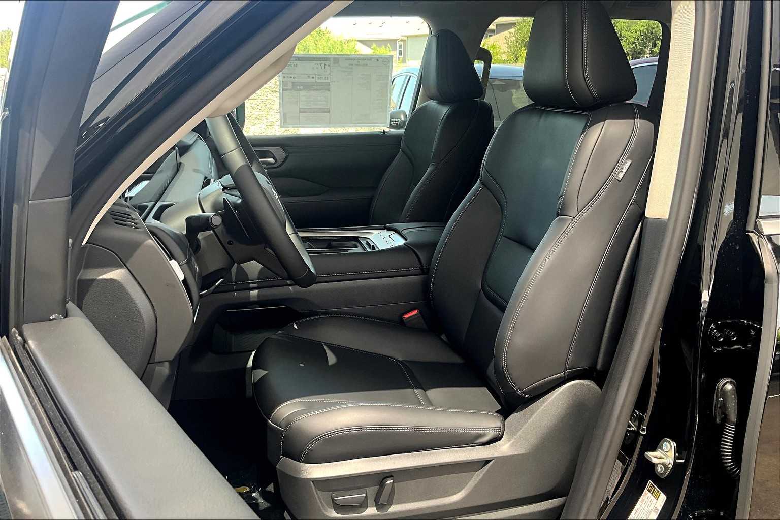 2025 Nissan Armada SV photo 14