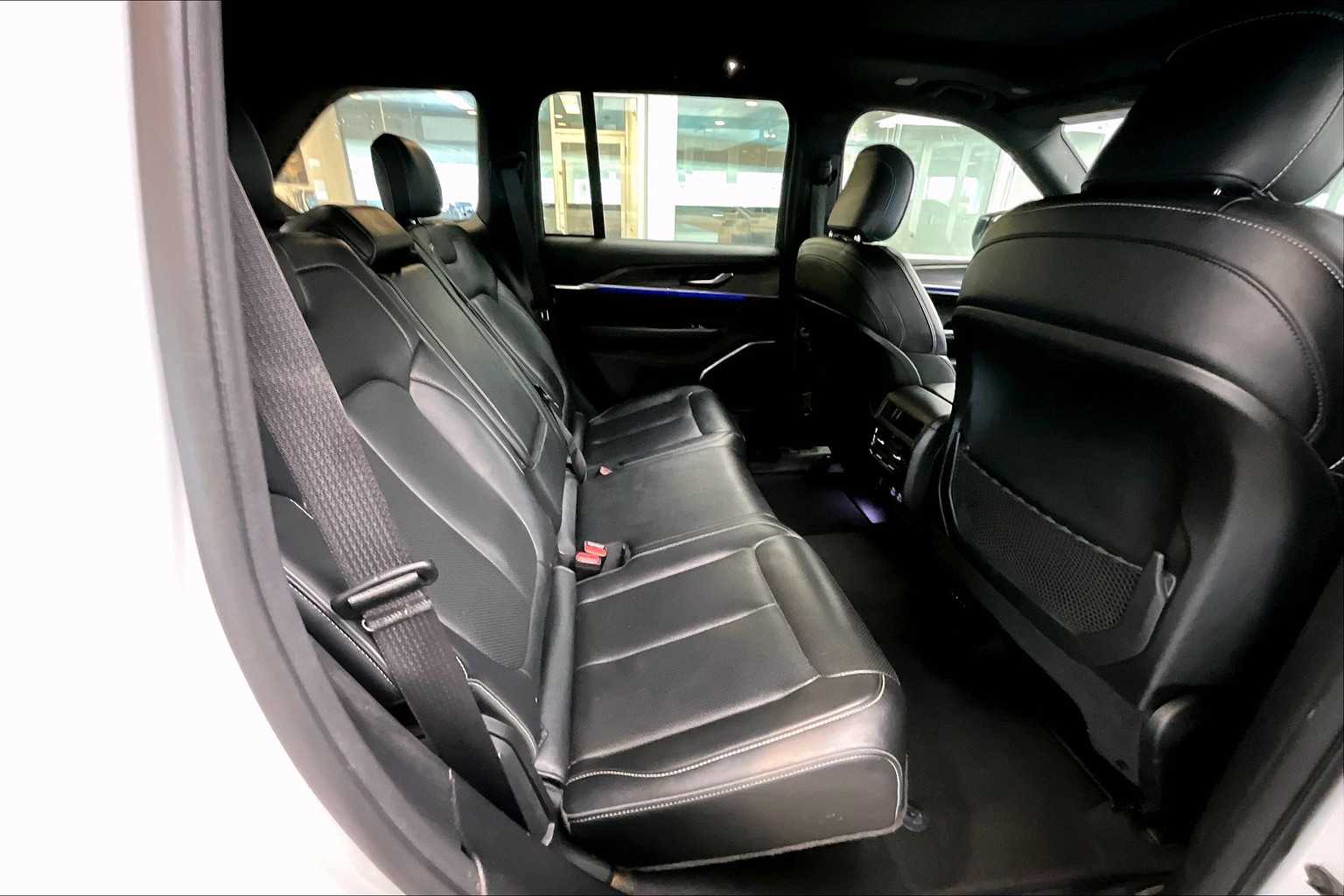 2022 Jeep Grand Cherokee Overland photo 18