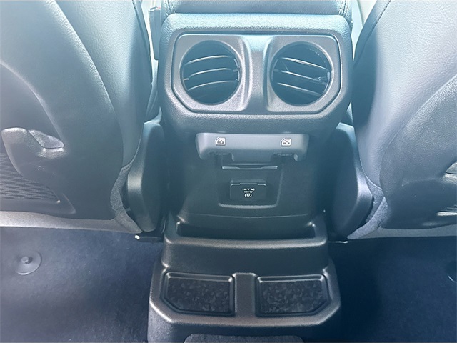 2025 Jeep Wrangler Sahara photo 21