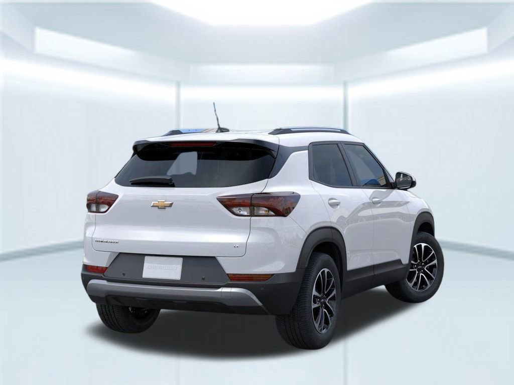 2025 Chevrolet Trailblazer LT photo 2