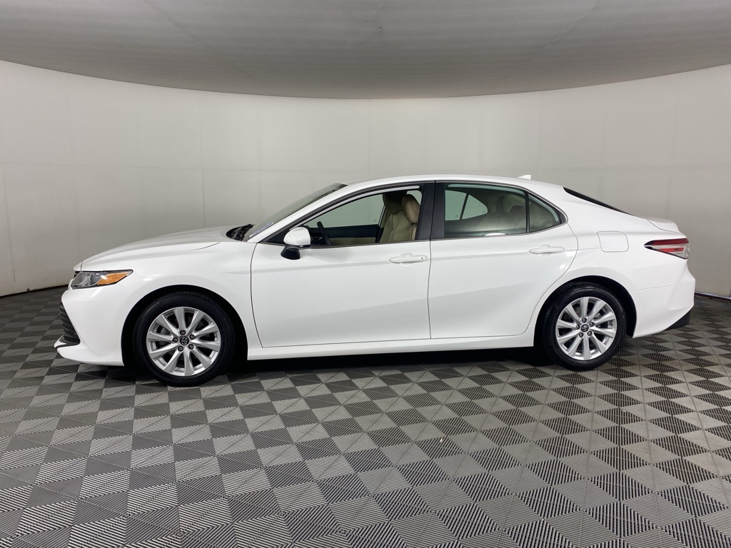 2019 Toyota Camry LE photo 6