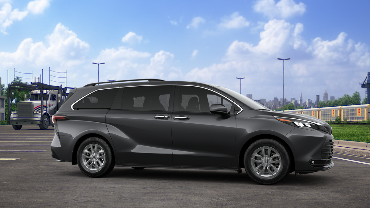 2025 Toyota Sienna XLE photo 13