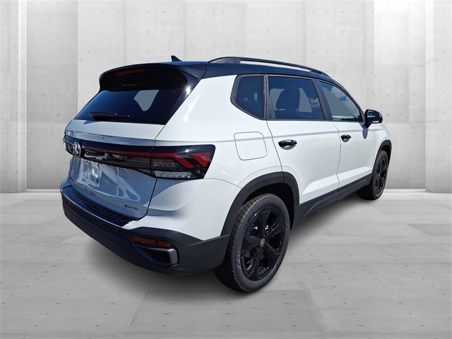 2025 Volkswagen Taos SE photo 3