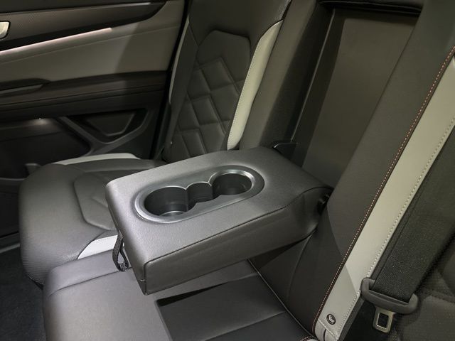 2025 Volkswagen Atlas Peak Edition SE photo 28