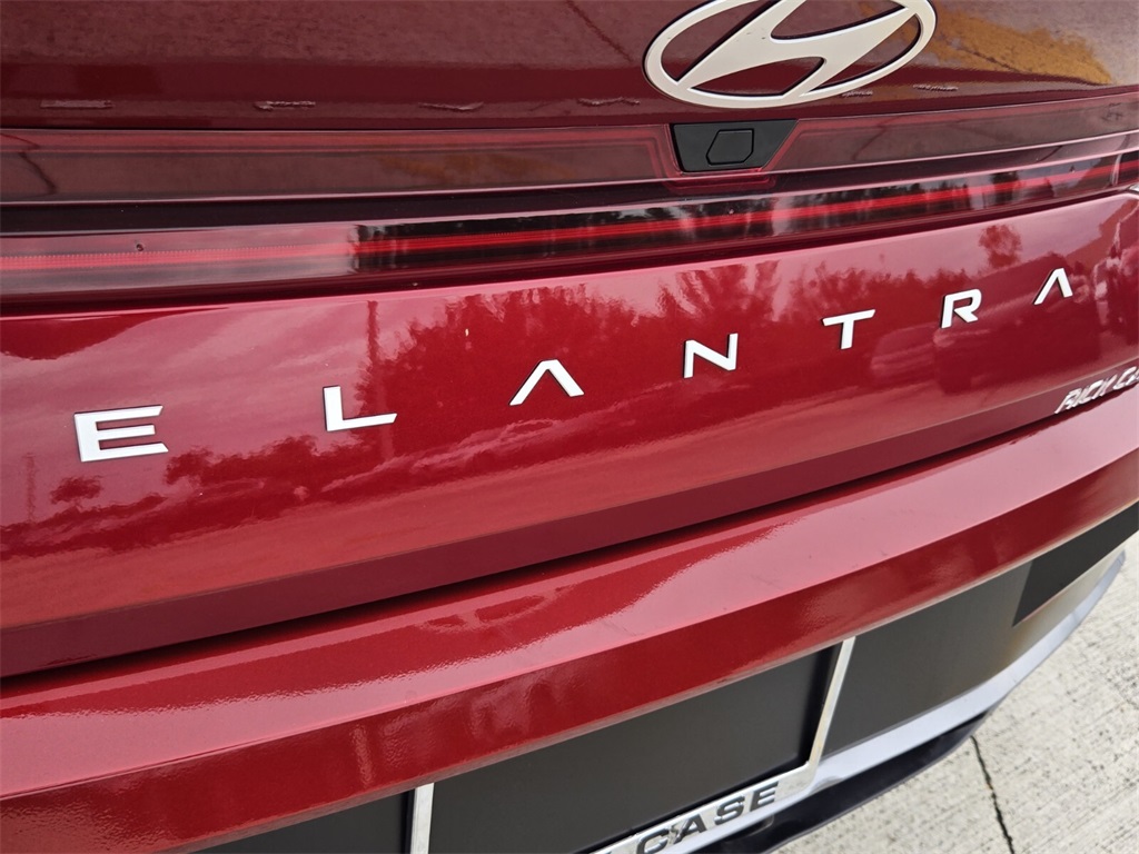2024 Hyundai Elantra SEL Convenience photo 13