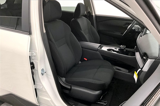 2025 Nissan Rogue S photo 33