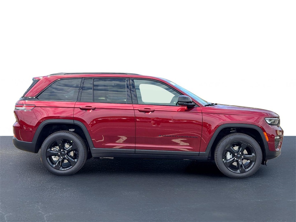 2025 Jeep Grand Cherokee Limited photo 3