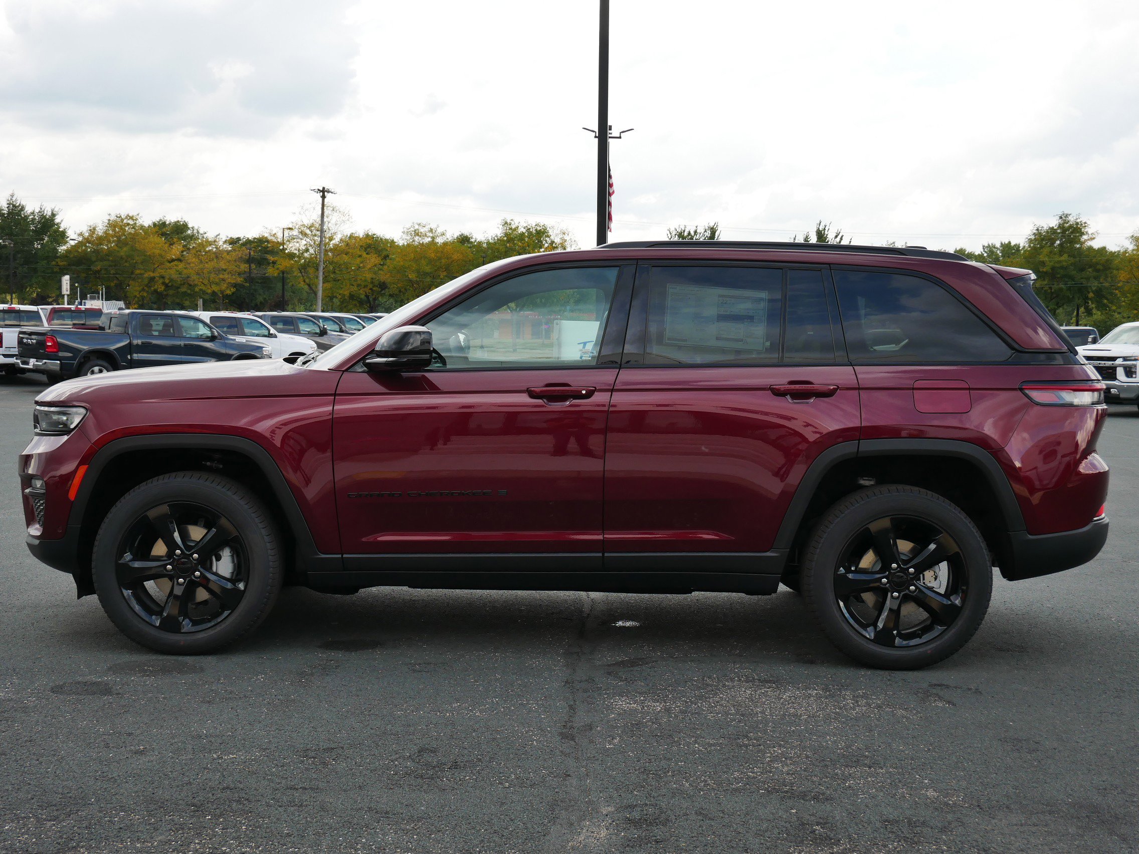 2025 Jeep Grand Cherokee Limited photo 4