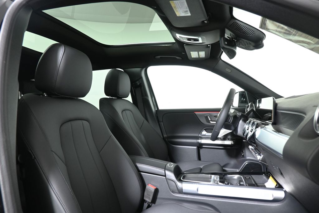 2025 Mercedes Benz GLB 250 4MATIC photo 20