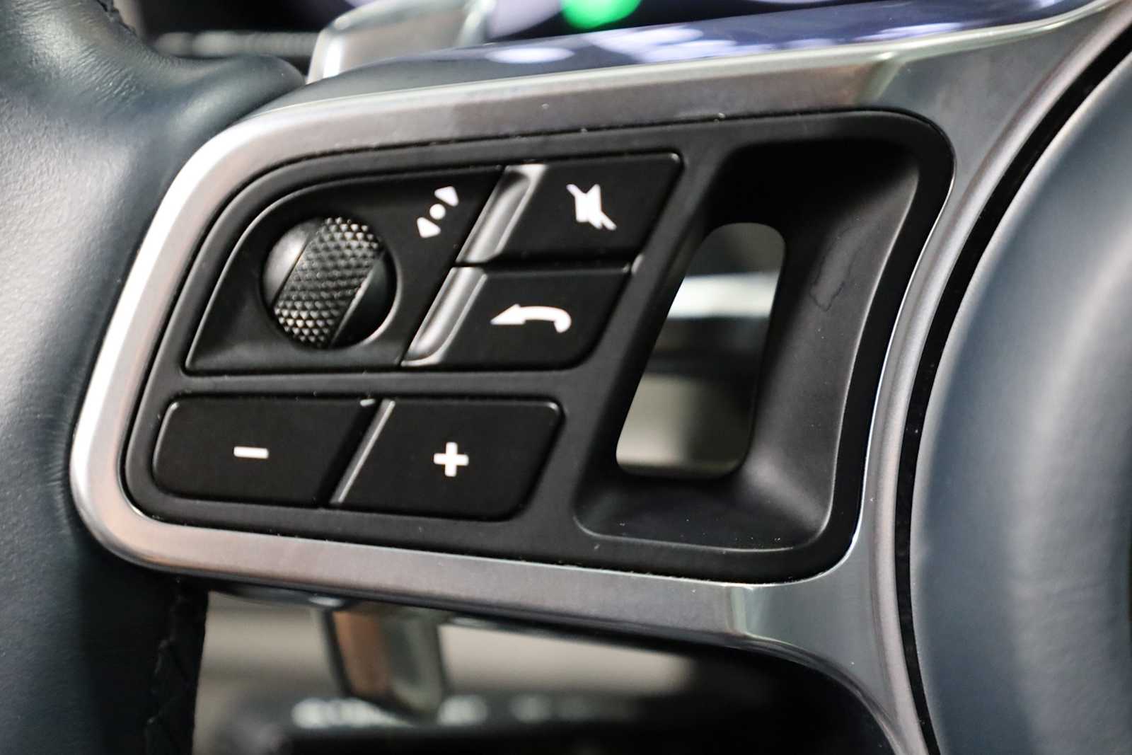 2023 Porsche Cayenne Coupe photo 25