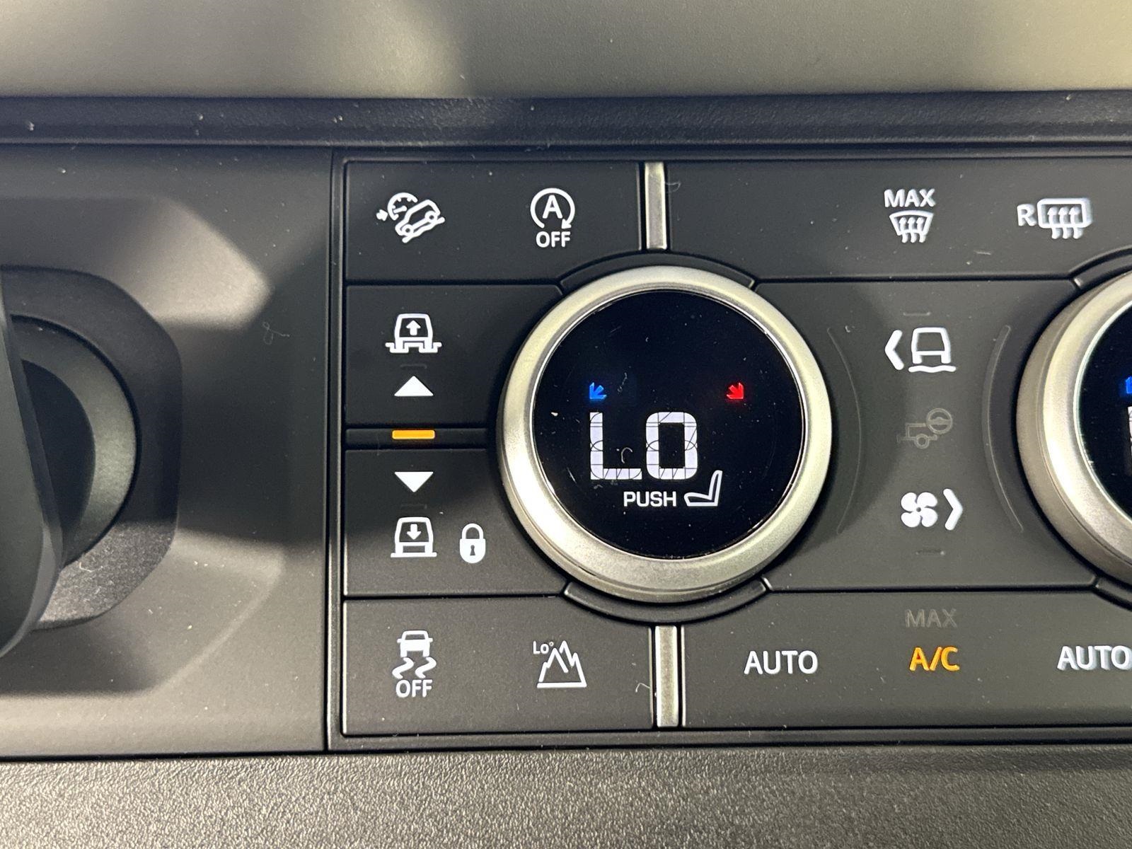 2025 Land Rover Defender 110 X-Dynamic SE photo 19