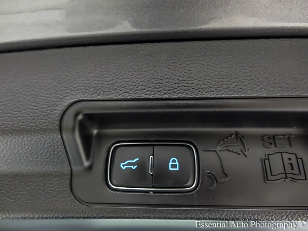 2023 Ford Explorer ST-Line photo 25