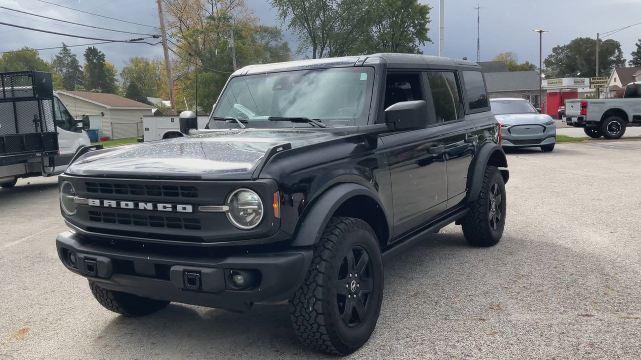 2024 Ford Bronco Black Diamond photo 3
