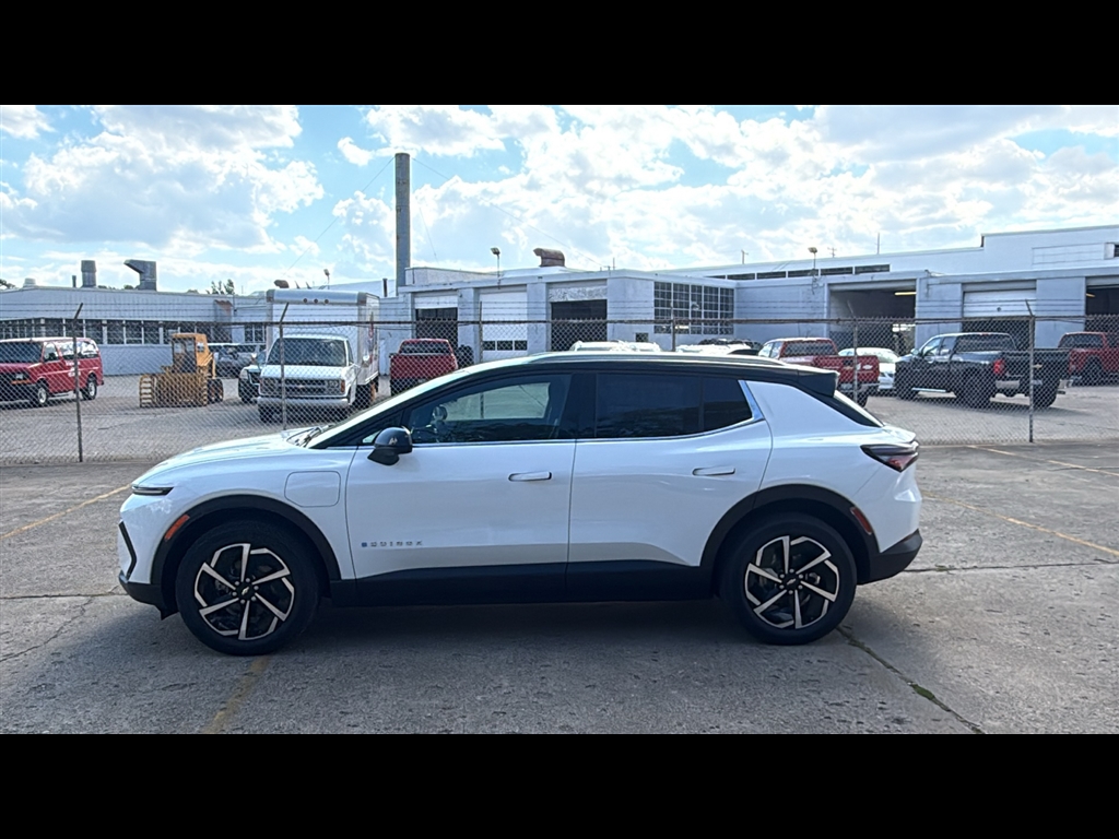 2026 Chevrolet Equinox EV 1LT photo 3