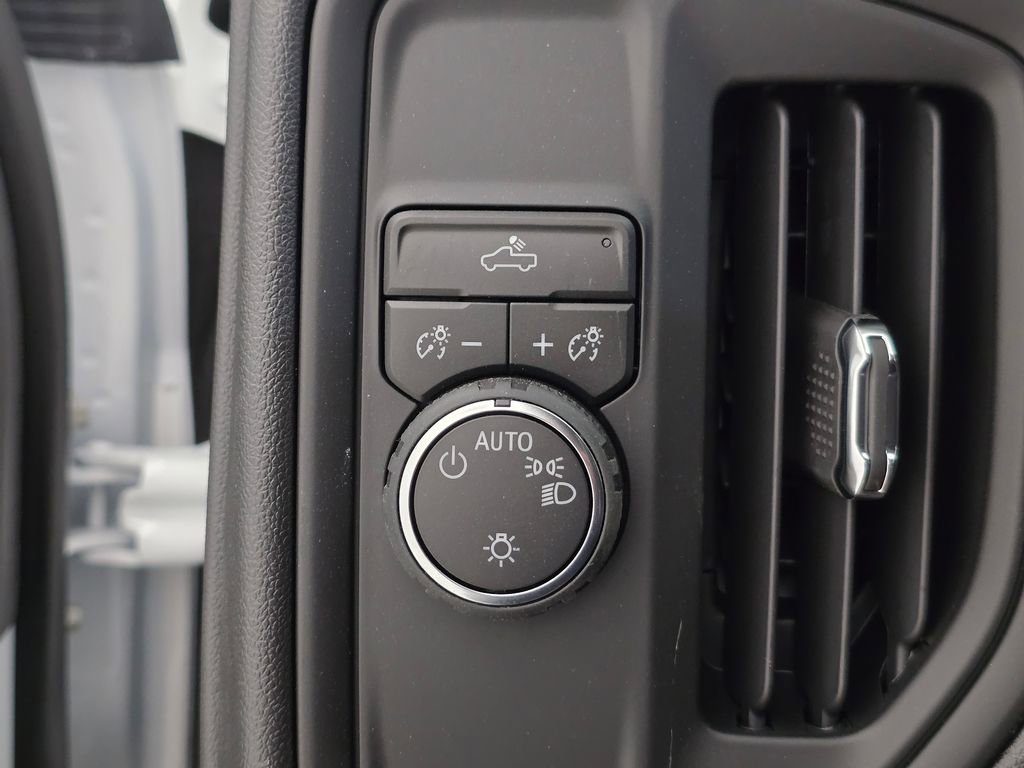 2025 Chevrolet Silverado 1500 photo 4