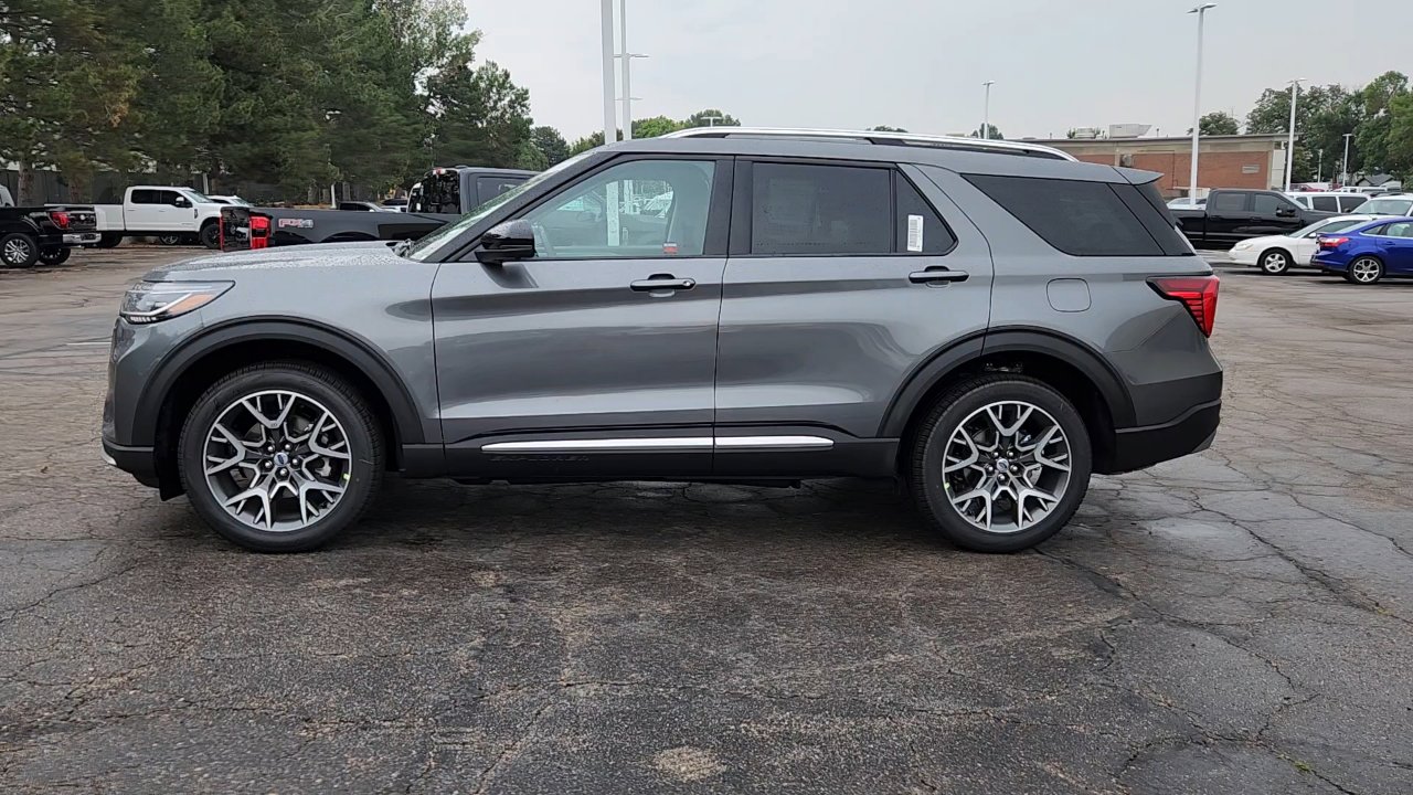 2025 Ford Explorer Platinum photo 4