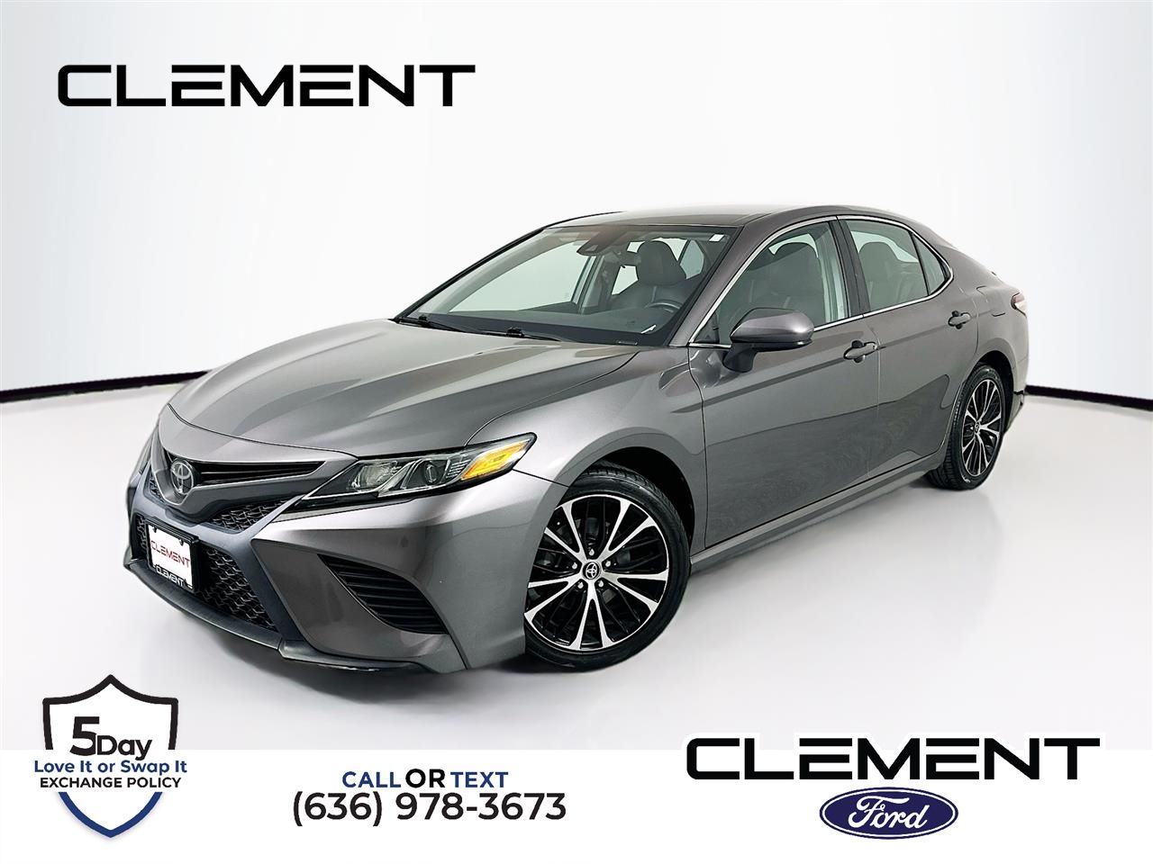 2020 Toyota Camry SE's photo